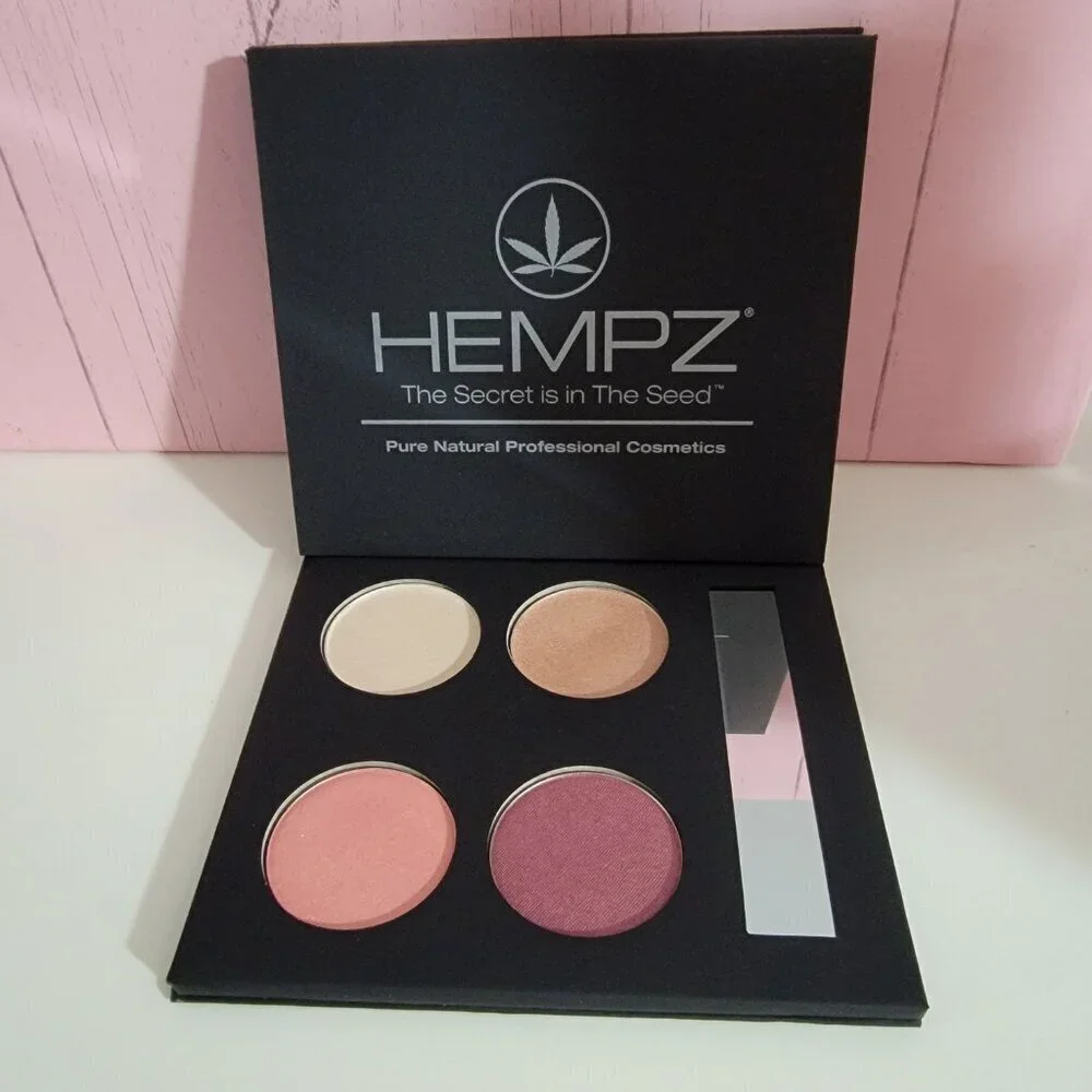 Hempz Pure Natural Compact Eye Shadow Blush Makeup Palette
